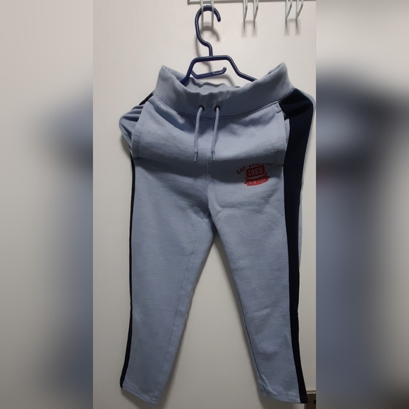 3 Boys Sweatpants 2 GAP and 1 Old Navy Size M - Picture 2 of 3